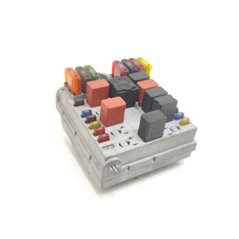 Recambio de caja reles / fusibles para fiat punto berlina (188) 1.2 8v referencia OEM IAM 46763650  