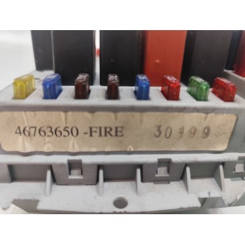 Recambio de caja reles / fusibles para fiat punto berlina (188) 1.2 8v referencia OEM IAM 46763650  