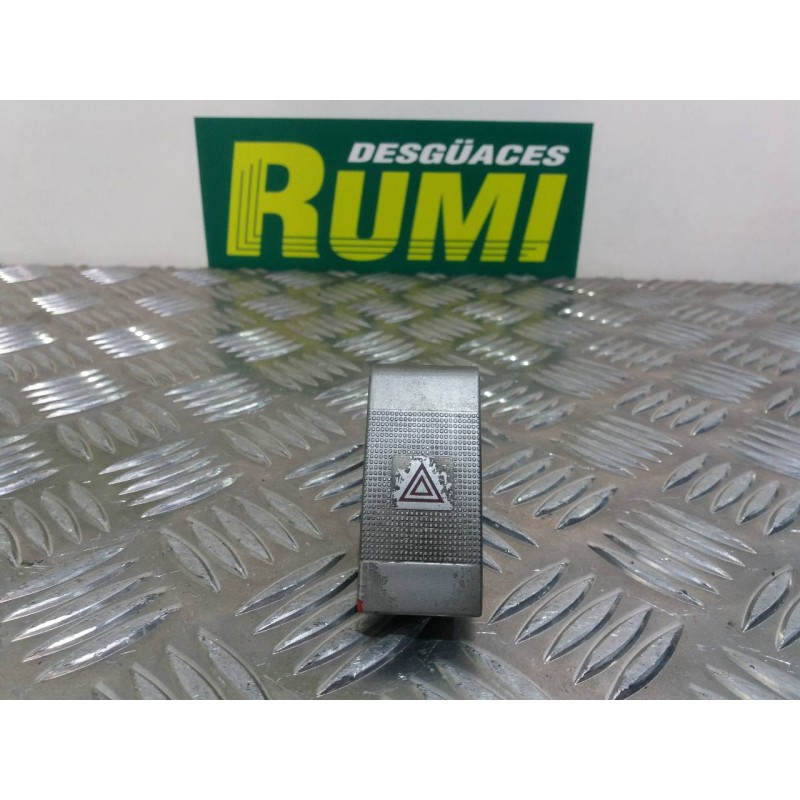 Recambio de warning para kia carnival ii 2.5 v6 ex referencia OEM IAM 864W0140  