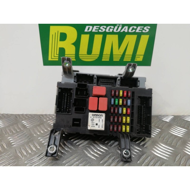 Recambio de caja reles / fusibles para fiat linea (110) dynamic referencia OEM IAM 51825658 503440200510 