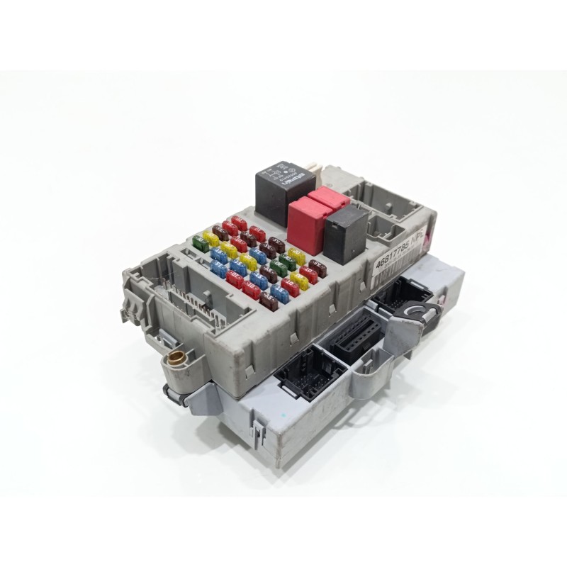 Recambio de caja reles / fusibles para fiat punto berlina (188) 1.2 8v referencia OEM IAM 46817785NPL 406626 