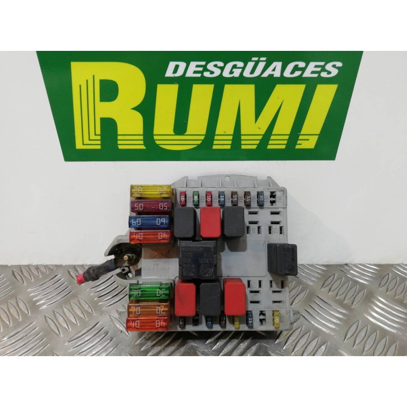Recambio de caja reles / fusibles para fiat punto berlina (188) 1.9 d (i) referencia OEM IAM 46760257DS 46760257 