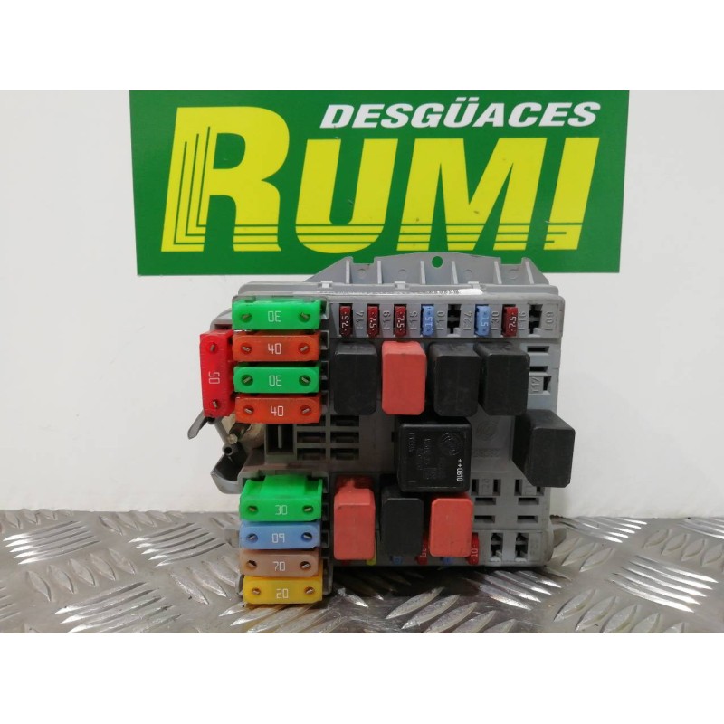 Recambio de caja reles / fusibles para fiat linea (110) dynamic referencia OEM IAM 51815360  