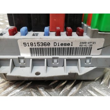 Recambio de caja reles / fusibles para fiat linea (110) dynamic referencia OEM IAM 51815360  
