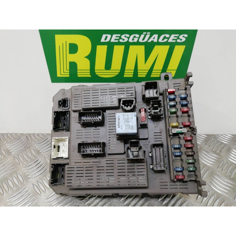 Recambio de caja reles / fusibles para citroën c5 berlina 2.0 hdi magic referencia OEM IAM 9646226880 IH00IS24 