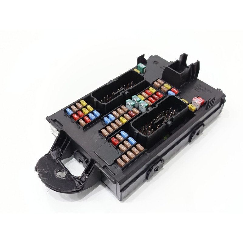 Recambio de caja reles / fusibles para volvo xc60 momentum awd referencia OEM IAM 32209198  