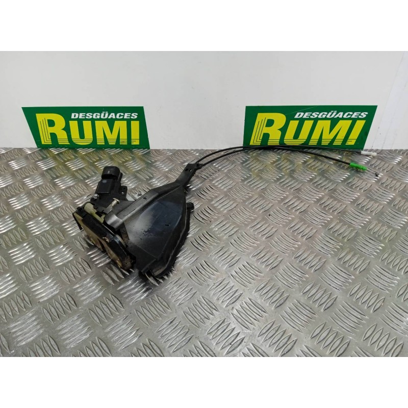 Recambio de cerradura puerta trasera izquierda para toyota avensis berlina (t25) 2.0 turbodiesel cat referencia OEM IAM 124K2414