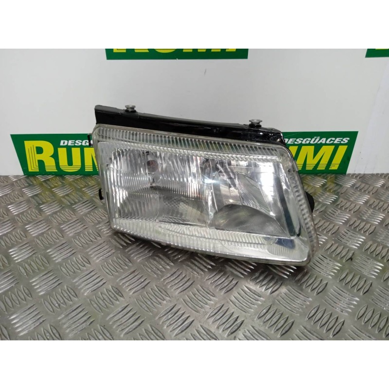Recambio de faro derecho para volkswagen passat berlina (3b2) referencia OEM IAM 081411101R 084411125R 