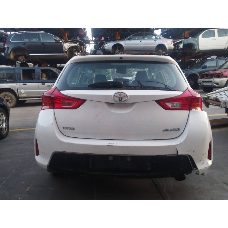 toyota auris del año 2013