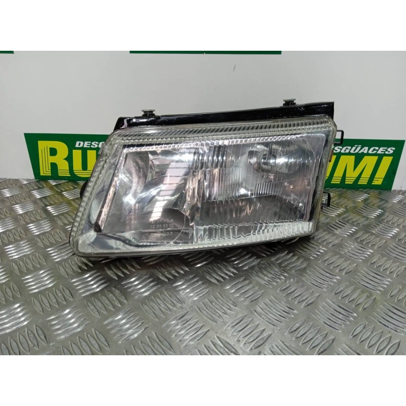 Recambio de faro izquierdo para volkswagen passat berlina (3b2) referencia OEM IAM 081411101L 084411125L 