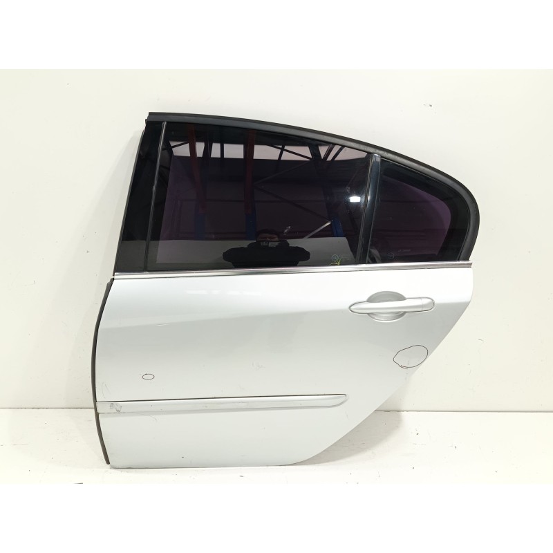 Recambio de puerta trasera izquierda para renault laguna iii authentique referencia OEM IAM   