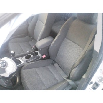 toyota auris del año 2013