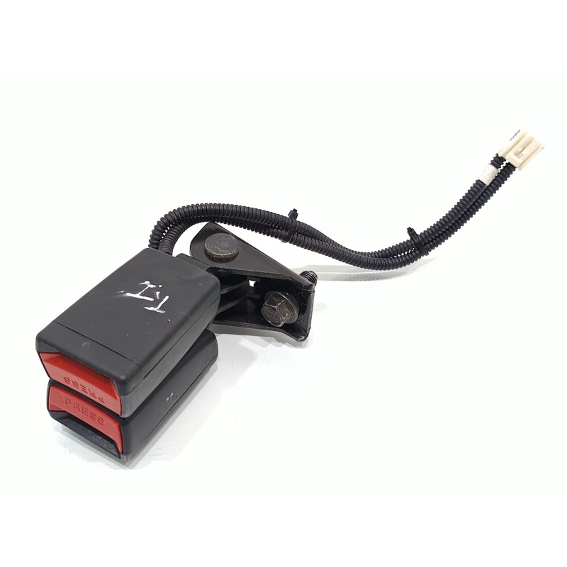 Recambio de enganche cinturon trasero izquierdo para kia cee´d x-tech referencia OEM IAM 20160201  