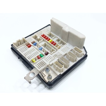 Recambio de caja reles / fusibles para renault megane ii berlina 3p confort dynamique referencia OEM IAM 8200481866K  