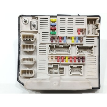 Recambio de caja reles / fusibles para renault megane ii classic berlina dynamique referencia OEM IAM 8200455424G  