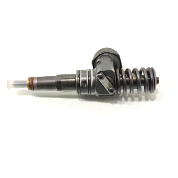 Recambio de inyector para volkswagen passat berlina (3b3) comfortline referencia OEM IAM 038130073BA  