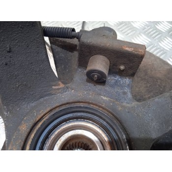 Recambio de mangueta delantera derecha para kia carnival ii 2.9 cdri ex referencia OEM IAM   