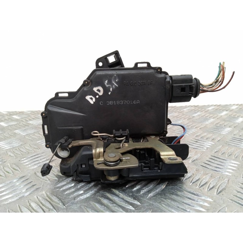 Recambio de cerradura puerta delantera derecha para volkswagen passat berlina (3b3) comfortline referencia OEM IAM 3B1837016A  