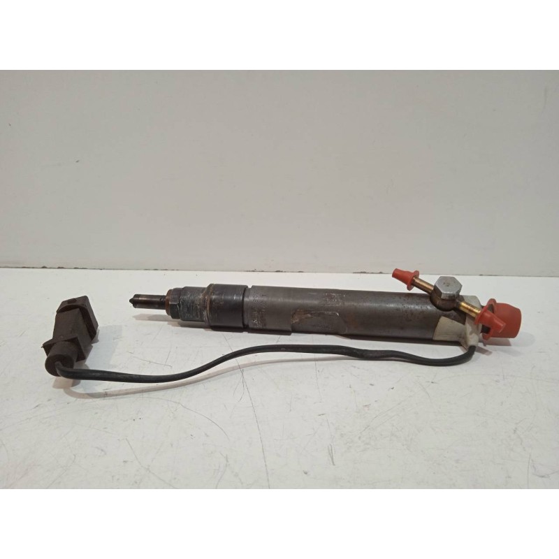 Recambio de inyector para volkswagen passat berlina (3b2) comfortline referencia OEM IAM 028130201S  