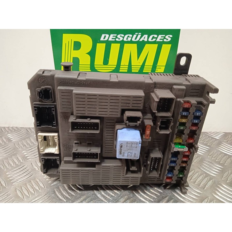Recambio de caja reles / fusibles para citroën c5 berlina 2.0 hdi x referencia OEM IAM 9637466180 98162200 9646226580