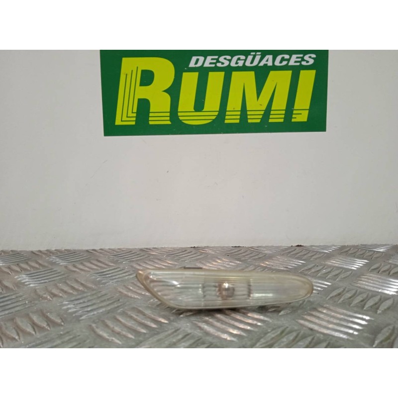 Recambio de piloto lateral izquierdo para bmw serie 3 berlina (e90) 320d referencia OEM IAM 6932998 693299809 