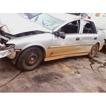 opel vectra b berlina del año 2000
