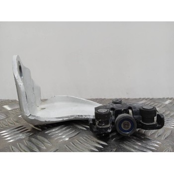 Recambio de soporte / guia puerta corredera para dacia dokker ambiance referencia OEM IAM 745967497R  