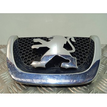 Recambio de rejilla delantera para peugeot 207 confort referencia OEM IAM 96864156  
