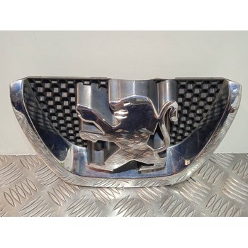 Recambio de rejilla delantera para peugeot 207 confort referencia OEM IAM 96864156  