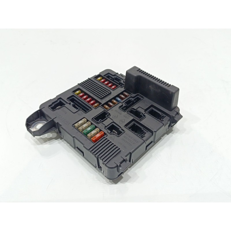 Recambio de caja reles / fusibles para renault scenic ii confort dynamique referencia OEM IAM 8200306032A  