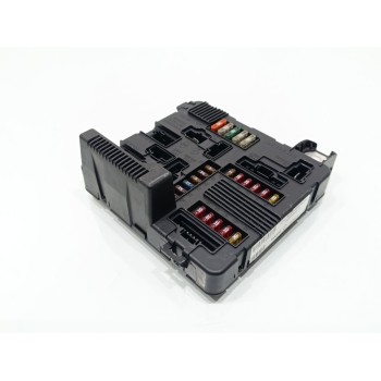Recambio de caja reles / fusibles para renault scenic ii confort dynamique referencia OEM IAM 8200306032A  
