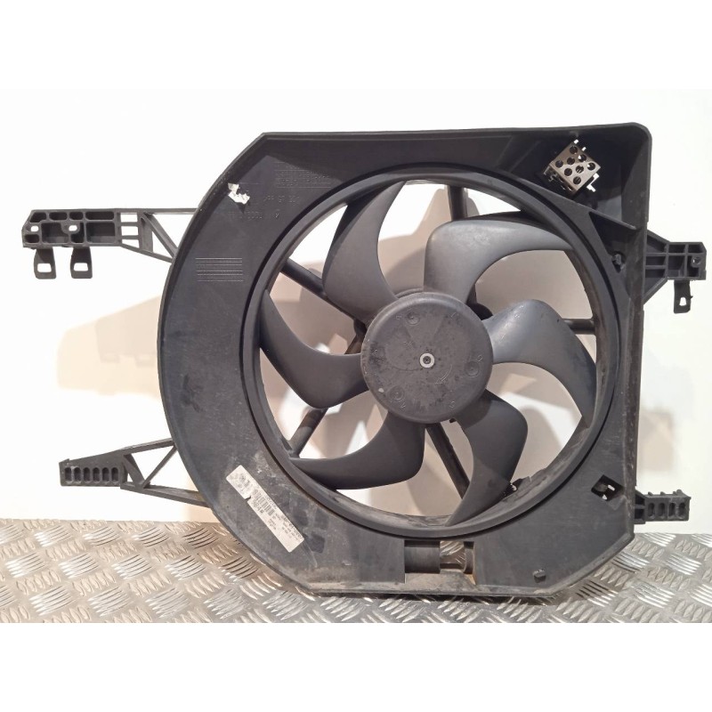 Recambio de electroventilador para opel vivaro furgón/combi (07.2006 =>) combi 2.9t l2h1 referencia OEM IAM 8200409469C 93854112