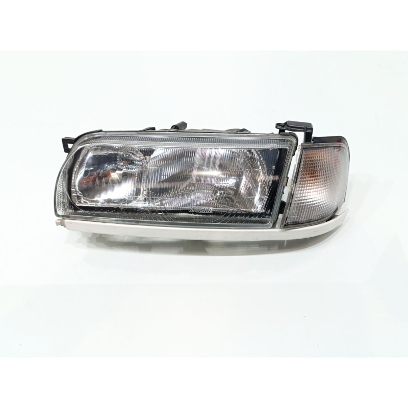 Recambio de faro izquierdo para nissan primera berl./familiar (p10/w10) europa berlina referencia OEM IAM 2606070J10  