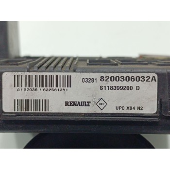 Recambio de caja reles / fusibles para renault megane ii berlina 5p authentique referencia OEM IAM 8200306032A  