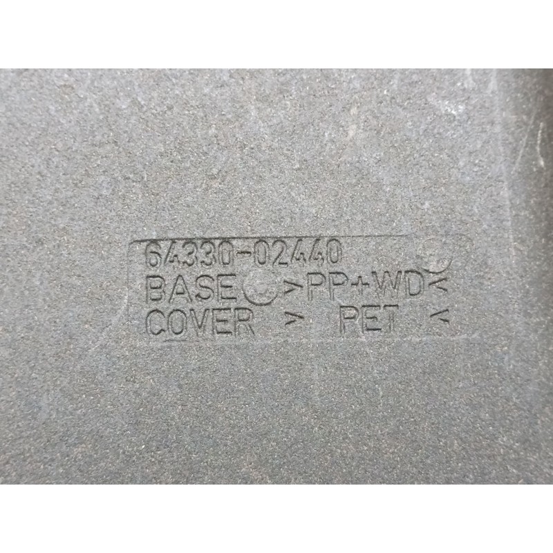 Recambio de bandeja trasera para toyota auris luna+ referencia OEM IAM 6433002440  