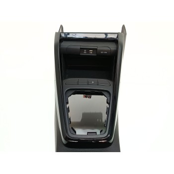 Recambio de consola central para kia rio iv (yb, sc, fb) 1.4 crdi 90 referencia OEM IAM 84611H8100WK / 84611H8100  