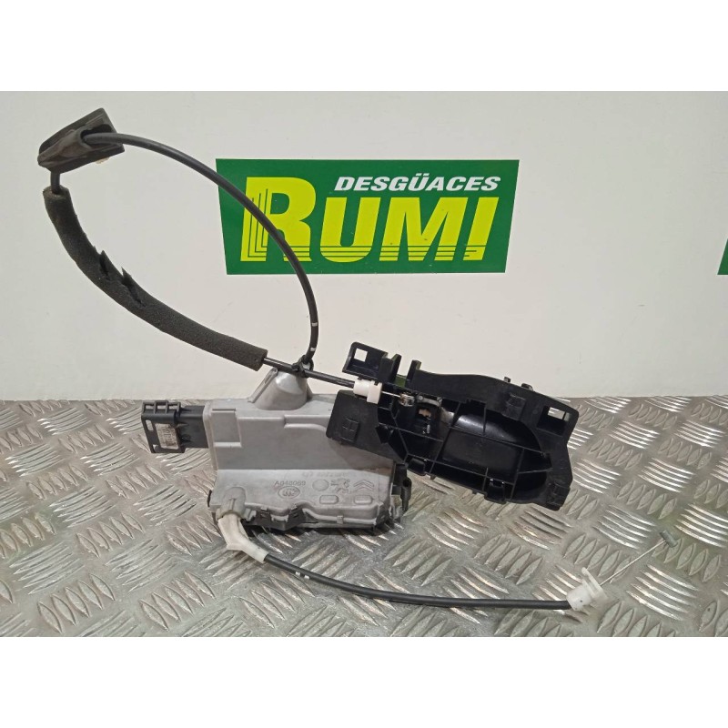 Recambio de cerradura puerta trasera izquierda para peugeot 5008 access referencia OEM IAM A048069  