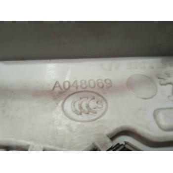 Recambio de cerradura puerta trasera izquierda para peugeot 5008 access referencia OEM IAM A048069  