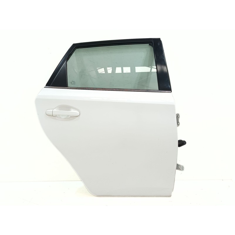 Recambio de puerta trasera derecha para toyota auris active referencia OEM IAM   