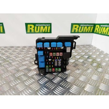 CAJA RELES / FUSIBLES 