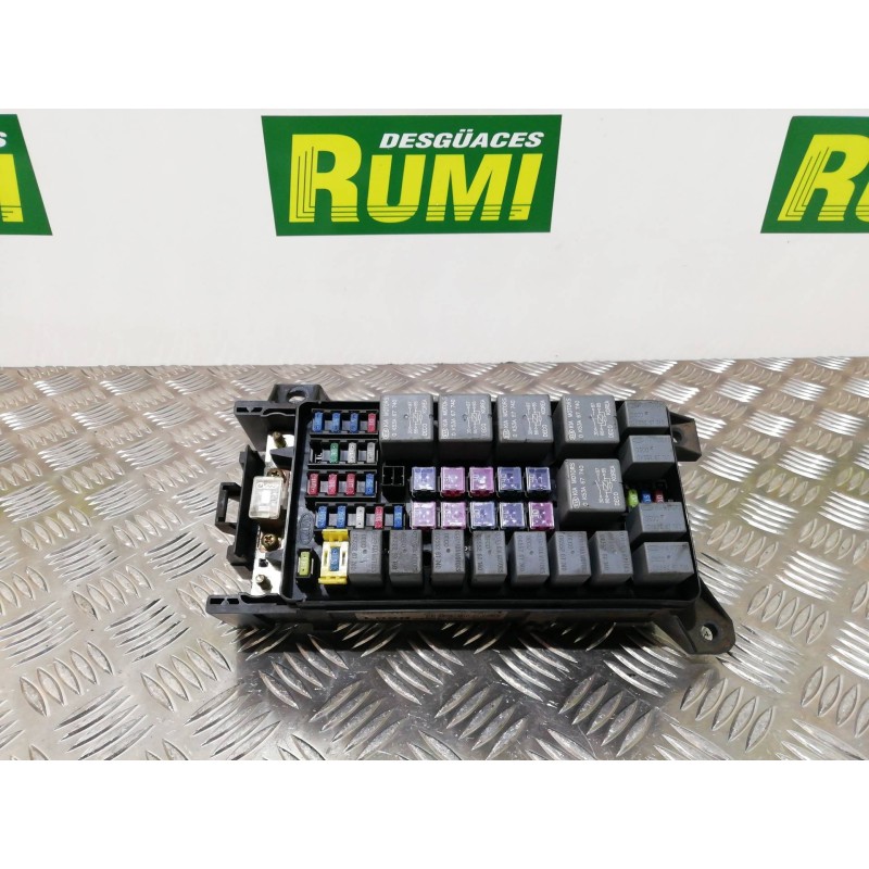 Recambio de caja reles / fusibles para kia carnival ii 2.5 v6 ex referencia OEM IAM 10040902027 G053H0409_ 