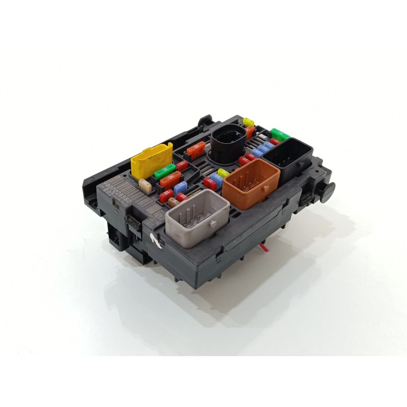 Recambio de caja reles / fusibles para citroën c5 berlina premier referencia OEM IAM 9807028580  