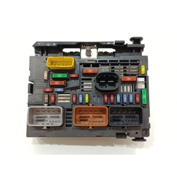 Recambio de caja reles / fusibles para citroën c5 berlina premier referencia OEM IAM 9807028580  