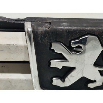 Recambio de rejilla delantera para peugeot boxer furgoneta (230l) 2.5 d referencia OEM IAM 1304863080  