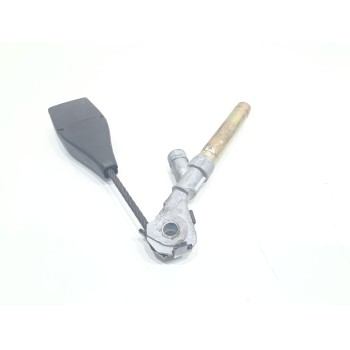 Recambio de enganche cinturon delantero derecho para renault clio ii (bb_, cb_) 1.5 dci (b/cb07) referencia OEM IAM   