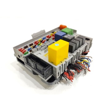 Recambio de caja reles / fusibles para opel zafira a monospace (t98) 2.0 di 16v (f75) referencia OEM IAM 24412497  24431677