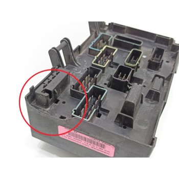 Recambio de caja reles / fusibles para chrysler voyager iv (rg, rs) 2.5 crd referencia OEM IAM 04727558AD  
