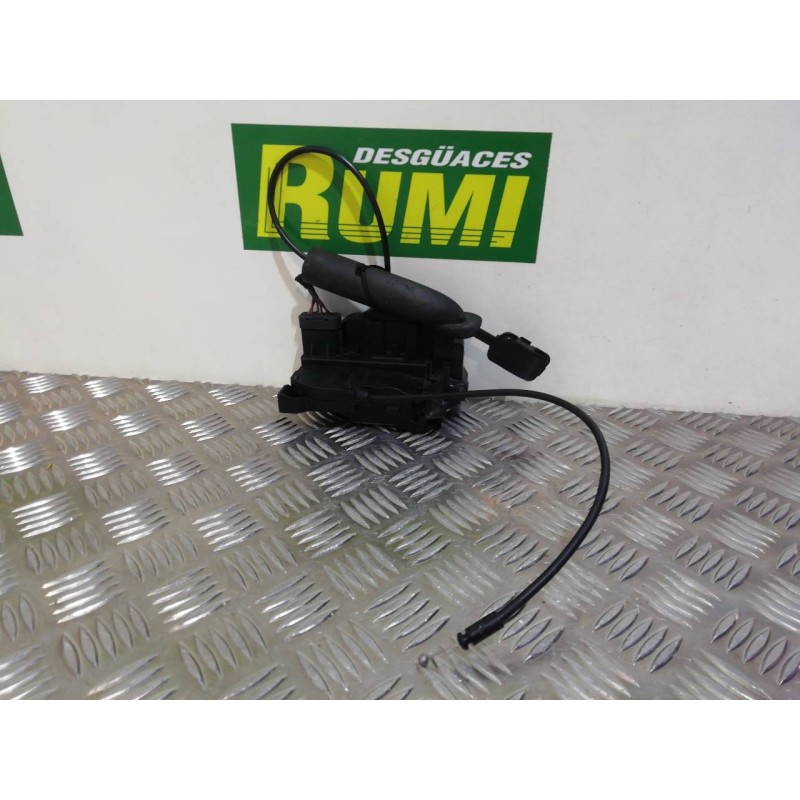 Recambio de cerradura puerta trasera izquierda para renault megane iii sport tourer dynamique referencia OEM IAM 825030574R  