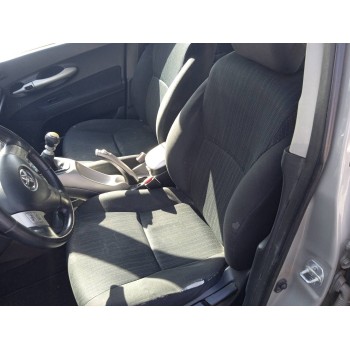 toyota auris del año 2006