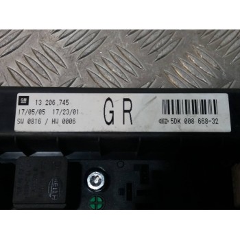 Recambio de caja reles / fusibles para opel astra h berlina cosmo referencia OEM IAM 13206745 5DK00866832 743381